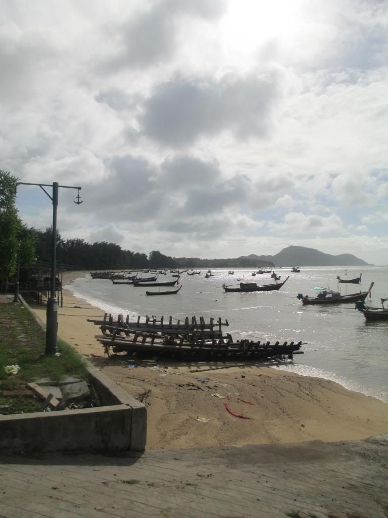 http://i873.photobucket.com/albums/ab292/CHANDLERSWISH/phuket017.jpg