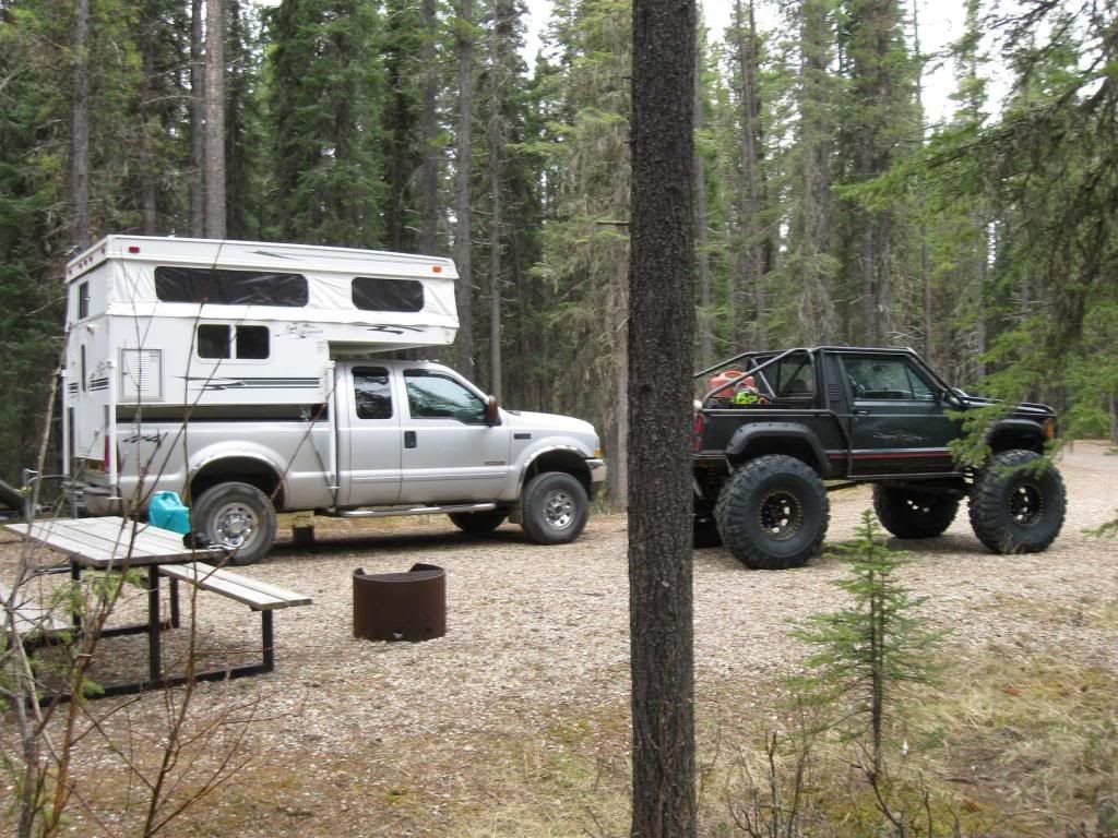 truckcamperjeep.jpg