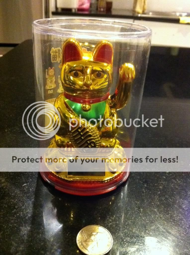 Japanese Waving Lucky Cat  (Solar Powered Batteries Not Required 