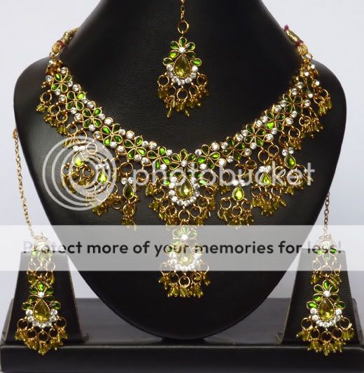 peridotgrüner Bollywood Brautschmuck Amisha 4teilig Collier, Ohrringe