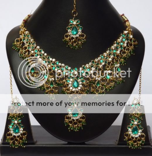 smaragdgrüner Bollywood Brautschmuck Amisha mit Collier, Ohrringen